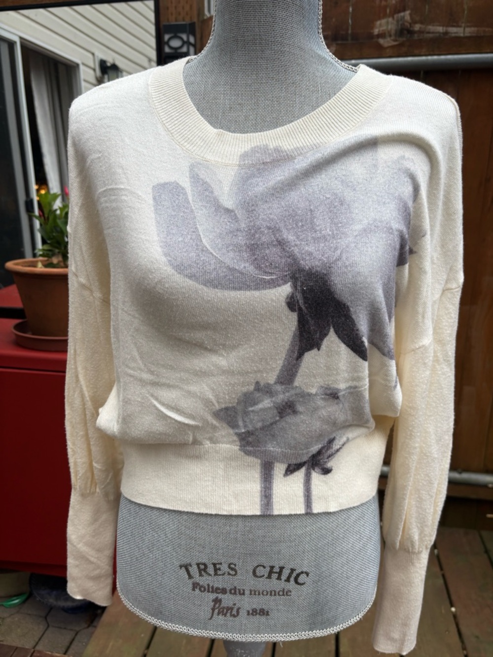 Graphic Floral Ivory Rose Romantic Minimalist Express Knit Sweater | Size Small